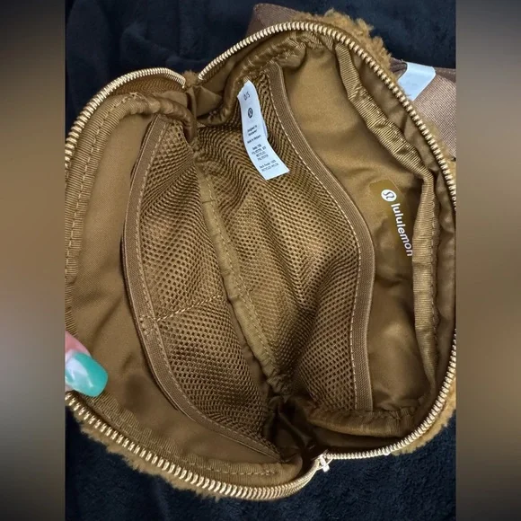 Lululemon sling Carmel Brown Sherpa Crossbody Bag - Picture 7 of 7